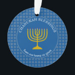 CHANUKAH BLESSINGS | Menorah | Hanukkah Ornament<br><div class="desc">Stilvolle Tekhelet Blue CHANUKAH BLESSINGS Akrylornament mit Imitaten silbernen Stern von David in einem gefliesten Muster im Hintergrund, und ein Imitat goldenen Menorah in der Mitte. Der Text liest CHANUKAH BLESSINGS VON UNSERER ZUHAUSE ZU YOURS und ist KUNSTBAR, sodass Sie die Nachricht nach Belieben ändern oder durch einen Namen ersetzen...</div>