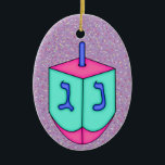 Chanukah Dreidel Keramik Ornament<br><div class="desc">Viel Spaß damit! Denken Sie an Themen! Spielen Sie mit Hintergrundfarben, fügen Sie Text hinzu oder löschen Sie, und (gegen ein bisschen extra Gebühr) passen Sie den Rücken mit Bildern, Farbe, Ihr Logo / Geschäftsinfos, etc.! Diese sind auch ideal für Geschenke oder als Finishing-Touch auf Ihrer Geschenkverpackung. Vielen Dank, dass...</div>