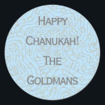 Chanukah "Dreidels/Stars/Blue" Stickers Runde<br><div class="desc">Chanukah/Hanukkah "Dreidels and Stars/Blue" Stickers Round. Silver und Gold "Dreidels and Stars" Genießen Sie diese Aufkleber als Kuchenoberflächen, Geschenketiketten, Gunst Taschenschließungen oder was auch immer Ihre Festlichkeiten sind! Persönlich gestalten, indem Sie "Happy Chanukah The Goldmans" löschen und Ihre eigenen Worte hinzufügen, indem Sie Ihren bevorzugten Schriftart Stil, Größe und Farbe....</div>