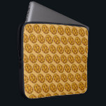 Chanukah Hanukkah Braided Challah Brot Holiday Laptopschutzhülle<br><div class="desc">Die Laptop-Hülle zeigt eine originelle Marker-Abbildung eines Laib geflochtenen herausfordernden Brotes. Ideal für Hanukkah Feierlichkeiten! Sehen Sie nicht,  wonach Sie suchen? Brauchen Sie Hilfe bei der Anpassung? Klicken Sie auf "Kontakt mit diesem Designer",  um etwas für Sie erstellt zu haben!</div>