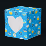 Chanukah Jewish Star Cupcakes Blue Jelly Doughnut Geschenkschachtel<br><div class="desc">Wählen Sie die Form Geschenkboxen,  die Sie für ein kleines Geschenk oder Chanukah Gastgeschenk gewollt. Dieses Design besteht aus koordinierendem Packpapier,  Papiertaschentuch und Geschenktaschen. Anwendung bei Kindern oder Erwachsenen.</div>