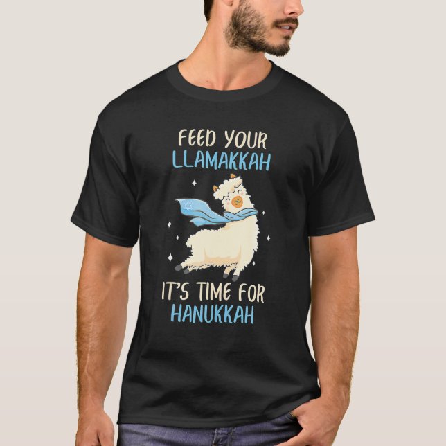 Chanukah Llama Fütterte deinen Llamakkah Es ist Ze T-Shirt (Vorderseite)