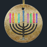 Chanukah Menorah Keramik Ornament<br><div class="desc">Viel Spaß damit! Denken Sie an Themen! Spielen Sie mit Hintergrundfarben, fügen Sie Text hinzu oder löschen Sie, und (gegen ein bisschen extra Gebühr) passen Sie den Rücken mit Bildern, Farbe, Ihr Logo / Geschäftsinfos, etc.! Diese sind auch ideal für Geschenke oder als Finishing-Touch auf Ihrer Geschenkverpackung. Vielen Dank, dass...</div>