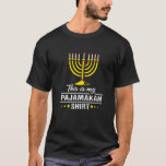 Chanukah Pajamas für Familie Hanukkah Pajamakah T-Shirt<br><div class="desc">Ein Geschenk, das in Ihrem Gedächtnis bleiben wird.Diese Grafik mit dem Sprichwort "This Is My Pajamakah" auf ihr ist mit Liebe erstellt und das Design ist in der kleinen Alpenrepublik Schweiz geschaffen. Nicht das Richtige für Sie? Wenn Sie gewollt haben, mehr Grafiken und Redewendungen über Ihr Thema Hanukkah zu sehen,...</div>