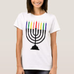 Chanukah Regenbogen Menorah T-Shirt<br><div class="desc">Dieses Ausrüstungsbeschreibungen,  die ein chanukiah (Chanukka menorah) mit einem Regenbogen der Kerzen füllte. Ihnen ein Chanukah wünschen gefüllt mit Licht!</div>
