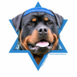 Chanukka-Davidsstern - Rottweiler Freistehende Fotoskulptur<br><div class="desc">Was Sprichwort glückliches Chanukka machen könnte mehr Spaß als, diesen Rottweiler Hund habend, ein Yamaka zu tragen, das durch den Davidsstern Umgeben wurde. Dieser wunderliche Feiertagsentwurf ist sicher, Ihre Freunde und Familie sowie andere Tierliebhaber zu erfreuen. Dieser Entwurf ist herein über 100 verfügbar Hundezucht. Wenn Sie nicht Ihren Lieblingshund sehen...</div>