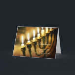 Chanukka Menorah beleuchtet Shalom, Frieden zu Feiertagskarte<br><div class="desc">Diese Chanukka-Karte scheint, mit innerem Licht als die Kerzen auf dem menorah zu glühen belichten ein antikes Buch im Hintergrund. Sie wünscht elegant den aufnahmefähigen Frieden, "Shalom". Chanukah/Chanukka ist die perfekte Jahreszeit, Ihren Wunsch für Frieden zu allen Ihren Freunden und geliebten zu, besonders die des jüdischen Glaubens zu äußern.</div>