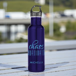 Chaos Coordinator Blue Typografy Individuelle Name Edelstahlflasche<br><div class="desc">Chaos Coordinator Red Typografy Personalisiert Water Bottle bietet ein einfaches Design des Textes "chaos-Koordinator" in einem lustigen roten Kalligraphieskript mit Ihrem personalisierten Namen unten. Personalisieren Sie diese, indem Sie den Text in dem dafür vorgesehenen Textfeld bearbeiten. Ideal für die geschäftige Mutter, Lehrerin, Sportteam-Manager oder Arbeitssängerin</div>