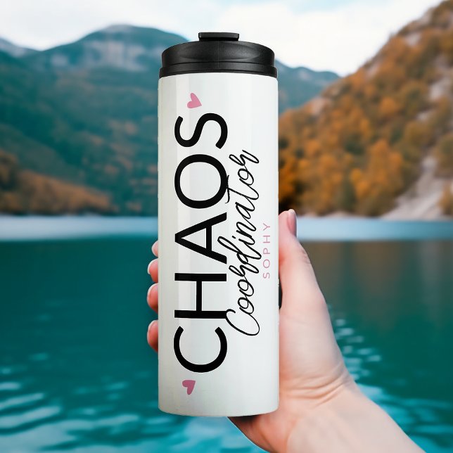 Chaos-Koordinator Moderne Typografie Thermosbecher (Von Creator hochgeladen)