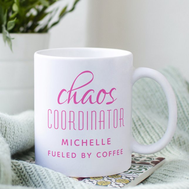 Chaos-Koordinator Pink Typografy Personalisiert Kaffeetasse (Von Creator hochgeladen)