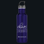 Chaos-Koordinator White Typografy Personalisiert Edelstahlflasche<br><div class="desc">Chaos Coordinator White Typografy Personalisiert Water Bottle zeigt ein einfaches Design des Textes "chaos-Koordinator" in einem lustigen weißen Kalligrafiebeschreiben mit Ihrem personalisierten Namen unten. Personalisieren Sie diese,  indem Sie den Text in dem dafür vorgesehenen Textfeld bearbeiten. Ideal für die geschäftige Mutter,  Lehrerin,  Sportteam-Manager oder Arbeitssängerin</div>