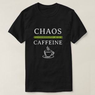 Chaos koordiniert durch Koffein Lustiges Kaffee-T- T-Shirt