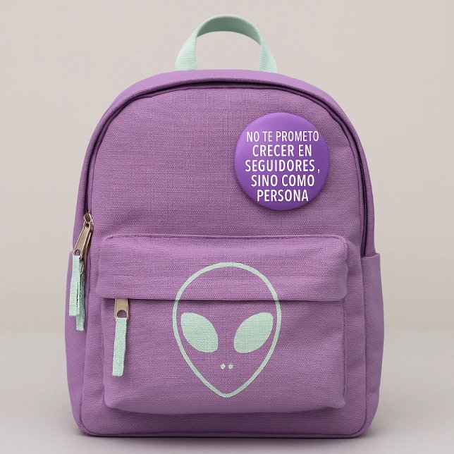 Chapa motivadora morada – No te prometo crecer en  Button (Lleva contigo un mensaje auténtico y diferente: esta chapa no busca likes, busca conexión real.)