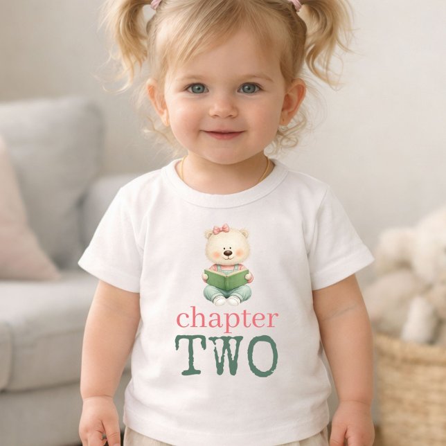 Chapter Two Teddy Bear Book Girl Age 2 T-Shirt (Von Creator hochgeladen)