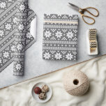 Charcoal Gray Fair Isle Christmas Sweater Muster Geschenkpapier<br><div class="desc">Maßgeschneidertes Weihnachtsverpackungspapier mit einem niedlichen Strick Weihnachtspulli inspiriert. Klicken Sie auf die Schaltfläche "Anpassen", um Ihren eigenen Text oder Bilder hinzuzufügen, um ein einzigartiges Design zu erstellen! Erleben Sie kreative Arbeit und nutzen Sie dieses lustige gemusterte Papier für mehr als nur Geschenkpackungen. Es ist auch ideal für handwerkliche Projekte, Scrapbooking,...</div>