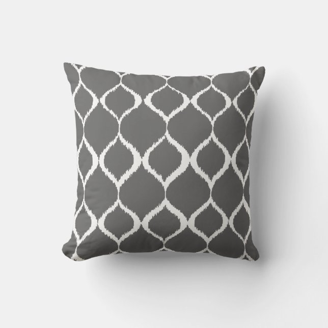 Charcoal Gray Geometric Ikat Tribal Print Muster Kissen (Vorderseite)