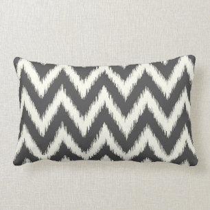 Charcoal Gray Ikat Zickzack Lendenkissen