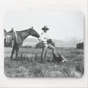Charles Belden mit Pferd und Totenkopf. Mousepad