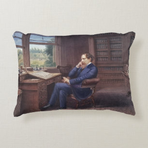 Charles Dickens in seiner Studie Dekokissen