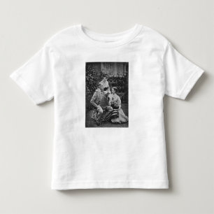 Charles Dickens mit zwei seiner Töchter Kleinkind T-shirt