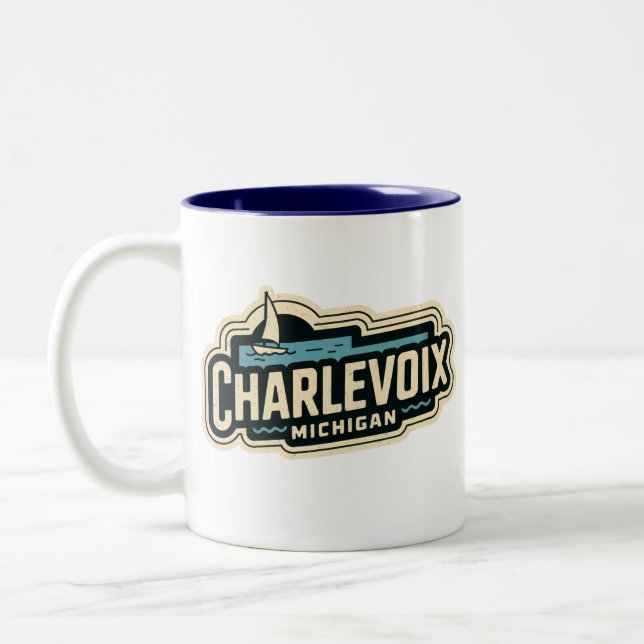 Charlevoix 70er Retro Michigan Vintag Zweifarbige Tasse (Links)