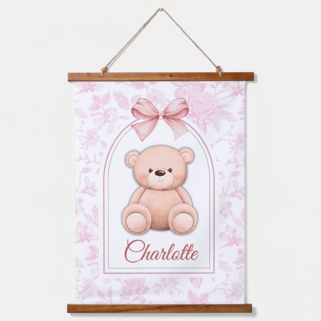 Charlotte | Benutzerdefiniertes rosa Teddy-Bär-Kin Wandteppich Mit Holzrahmen (Vorderseite)
