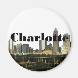 Charlotte NC Skyline mit Charlotte im Himmel Magnet