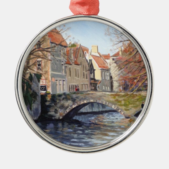 Charmante Alte Brücke über den Kanal in Landschaft Ornament Aus Metall (Vorne)