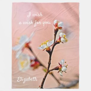 Charmante japanische Aprikosenblüten Fleecedecke