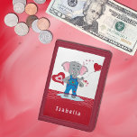 Charmanter Cartoon Elephant Kid Red Wallet Tri-fold Geldbeutel<br><div class="desc">Charmanter Cartoon Elefant Kind rote Geldbörse. Personalisieren Sie Ihre persönlichen Daten mit dem Namen des Kindes. © ArianeC Illustrations-Alle Rechte vorbehalten</div>