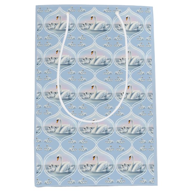 Charmanter Mama Swan mit Babys in Peach Sunset Mittlere Geschenktüte (Vorderseite)