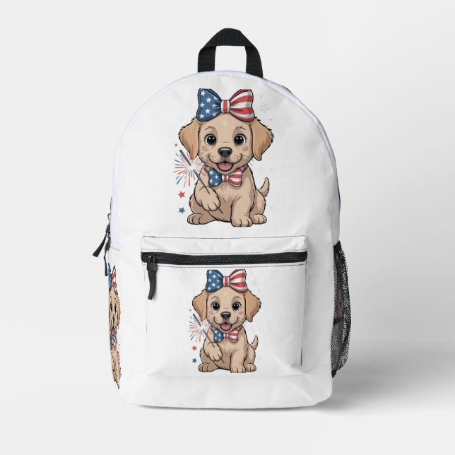 charmanter Welpe mit festlicher amerikanischer Fla Bedruckter Rucksack (Vorderseite)