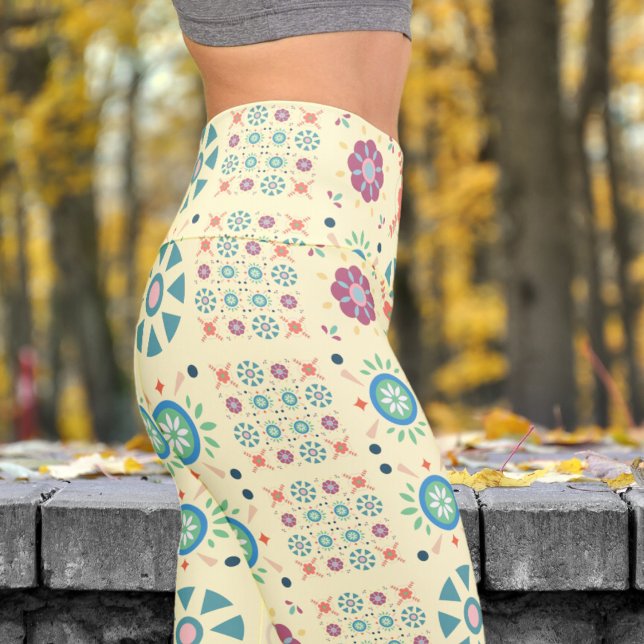 Charmantes Cream Skandinavien Folk Muster Yoga Capri Leggings (Scandinavian Folk on Cream)