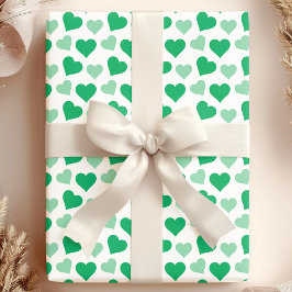 Charmantes grünes Herz auf weißem Umschlagpapier Geschenkpapier