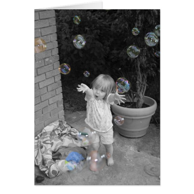 Charmantes Kind mit Blasenkarte (Vorne)