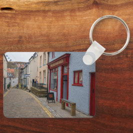 Charming Cobbled Street in Staithes Village Schlüsselanhänger