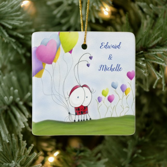 Charming Ladybug mit farbenfrohen Herzballons Keramikornament (Baum)