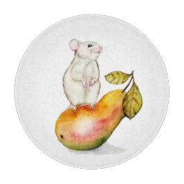 Charming Mouse on a Pear Schneidebrett
