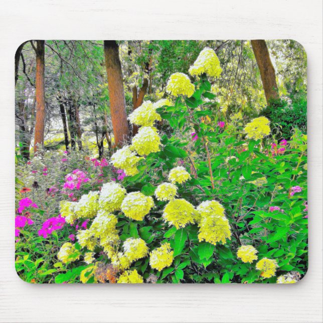 Chartreuse Green Limelight Hydrangea Garden Mousepad (Vorne)