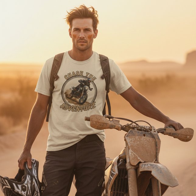 Chase The Adventure | Retro Dual-Sport Motorcycle T-Shirt (Von Creator hochgeladen)