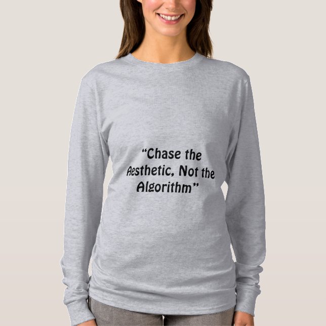 "Chase the Ästhetik, Not the Algorithm" ein Slogan T-Shirt (Vorderseite)