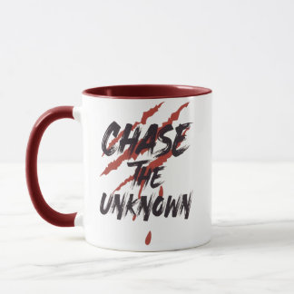 Chase The Unknown– Urbane Grunge Streetwear Grafik Tasse