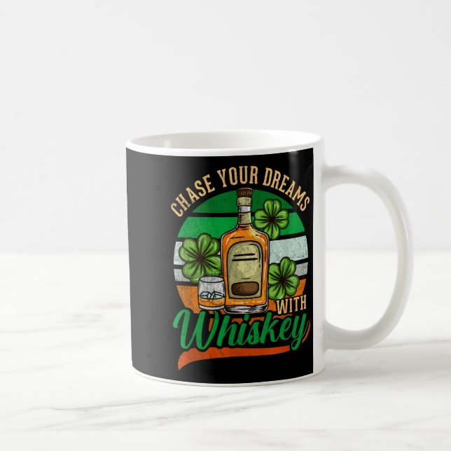 Chase Your Dreams With Whiskey St. Patrick's Day C Kaffeetasse (Rechts)