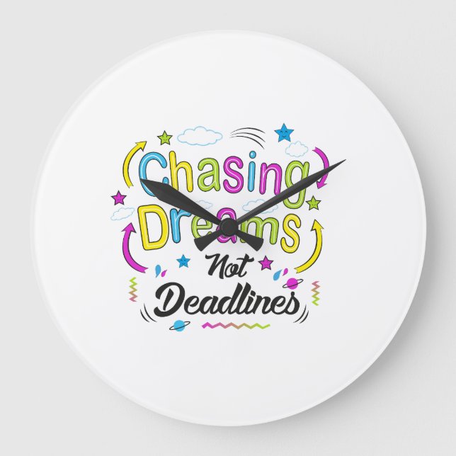Chasing Dreams, Not Deadlines – Motivational Quote Große Wanduhr (Vorderseite)