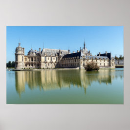 Chateau de Chantilly mit Reflektion im See Poster