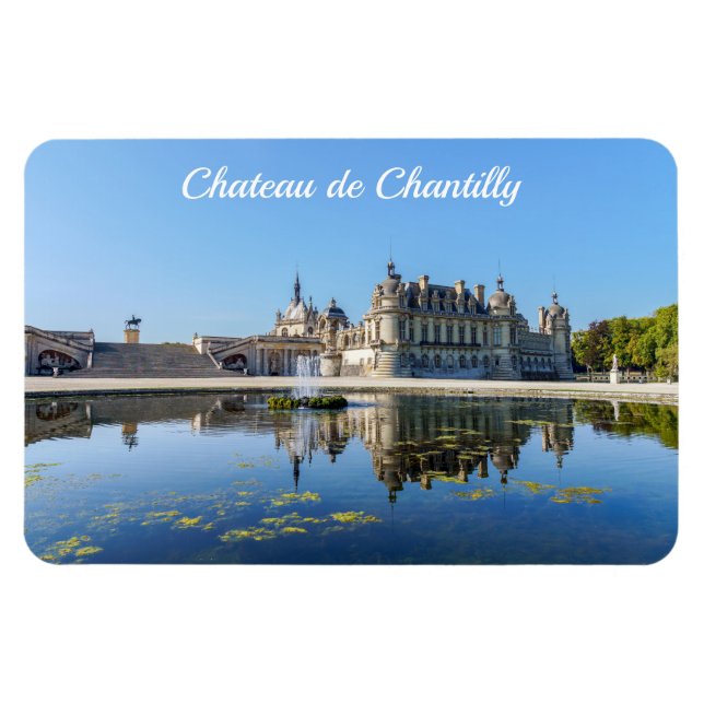 Chateau de Chantilly mit Reflektion in einem Teich Magnet (Horizontal)