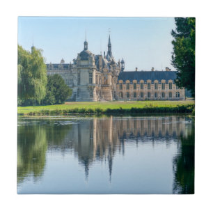 Chateau de Chantilly und Reflexion in einem Teich Fliese