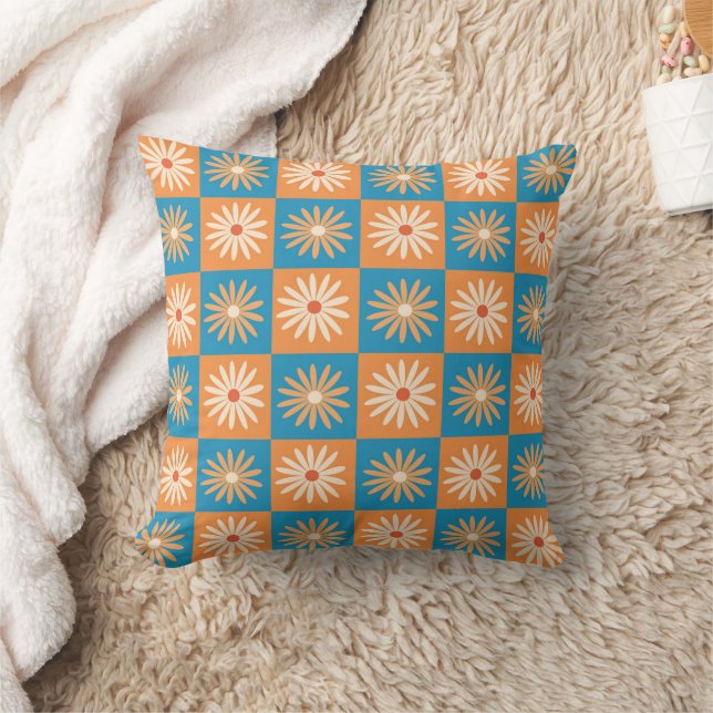 Checked Daisy on Blue and Orange Checkerboards Kissen (Decke)