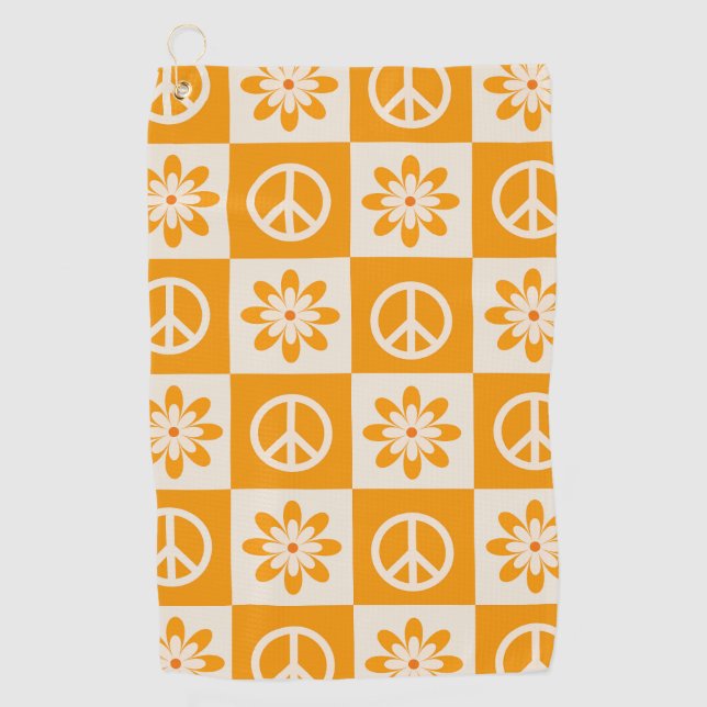 Checkered Orange Groovy Flowers and Peace Signs  Golfhandtuch (Vorderseite)