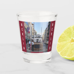 Checkpoint Charlie Berlin Farbversion Schnapsglas